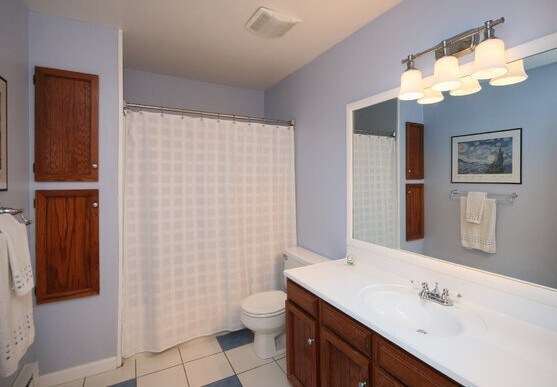 Upstairs bath - 2818 Adobe drive