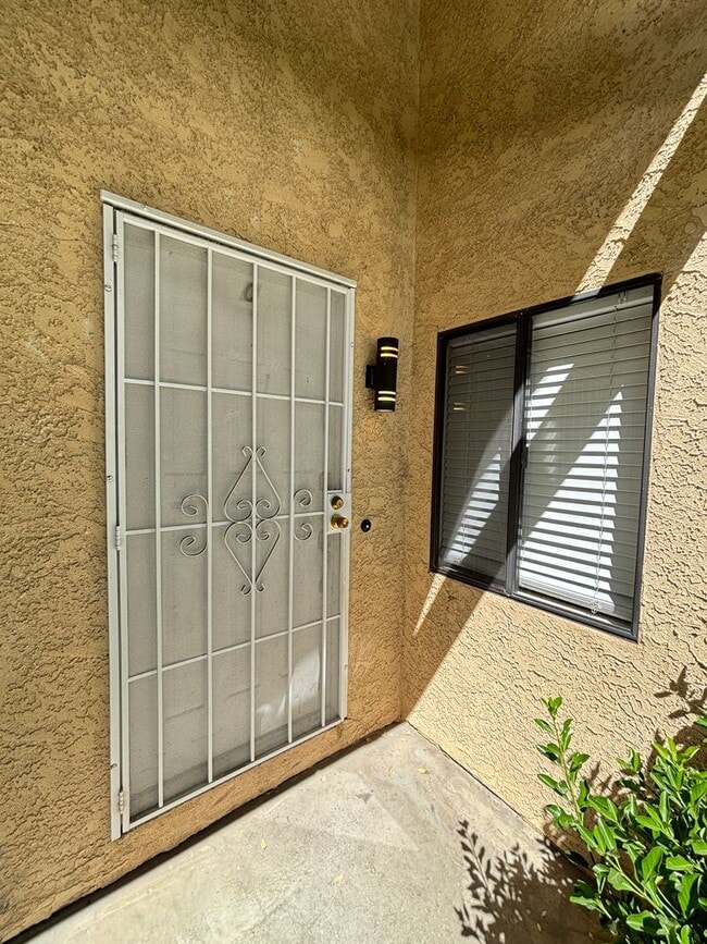 Building Photo - 43301 20th St W