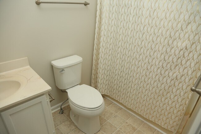 Building Photo - 3 Bedroom Townhouse in Minor Hill