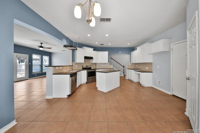 Building Photo - 4707 Shavano Ct