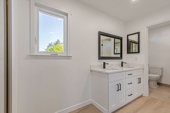Building Photo - Stunning Updated Home in Almaden Valley