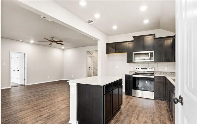 Building Photo - Beautiful Like New Home in Copperas Cove w...