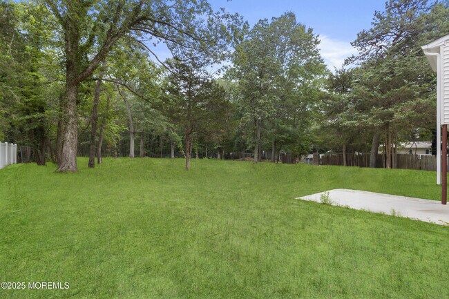 Building Photo - 741 Lakehurst Ave