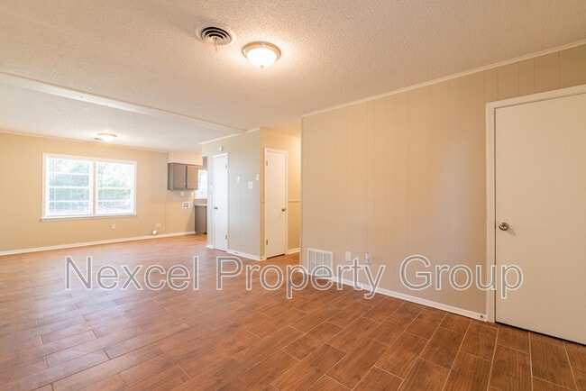 Building Photo - 8254 Elmbrook Dr