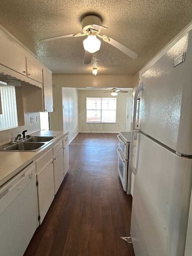 Building Photo - 618 N 23rd St