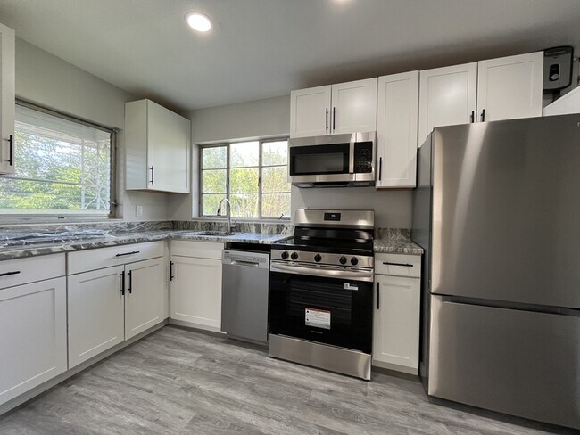 Building Photo - 2307 Formosa Ave