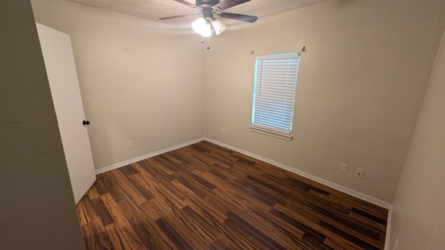 Building Photo - 1607 Bells Dr