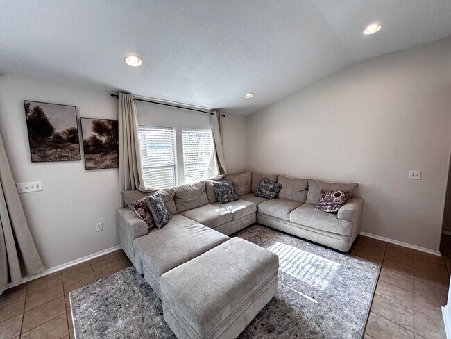 Building Photo - Newer Build 3/2 with Fenced in yard minute...