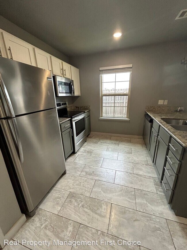 Building Photo - 2 br, 2 bath House - 411 S 18th St. Unit B