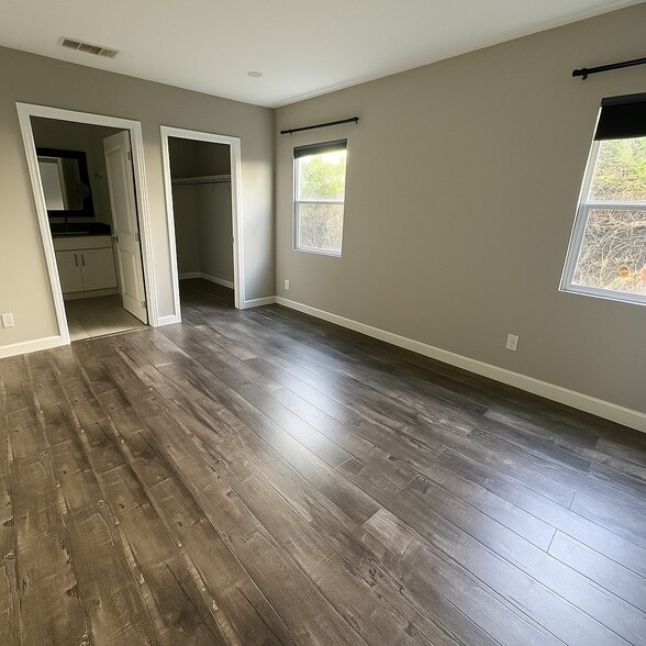 Building Photo - 1309 S Hudson Ave