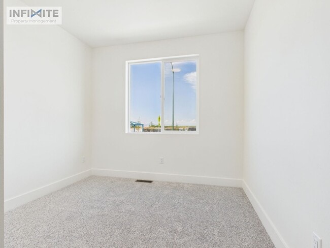 Building Photo - 4 Bedroom in Northwest Crossing
