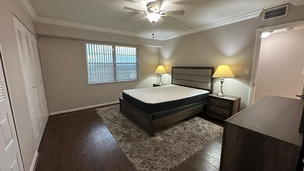 Building Photo - 3300 W Rolling Hills Cir