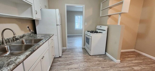 Building Photo - Spacious Home for rent!