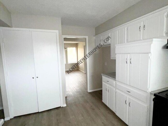 Building Photo - 2228 S Whitbourne Pl