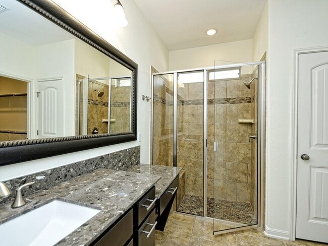 Building Photo - 2216 Lookout Range Dr