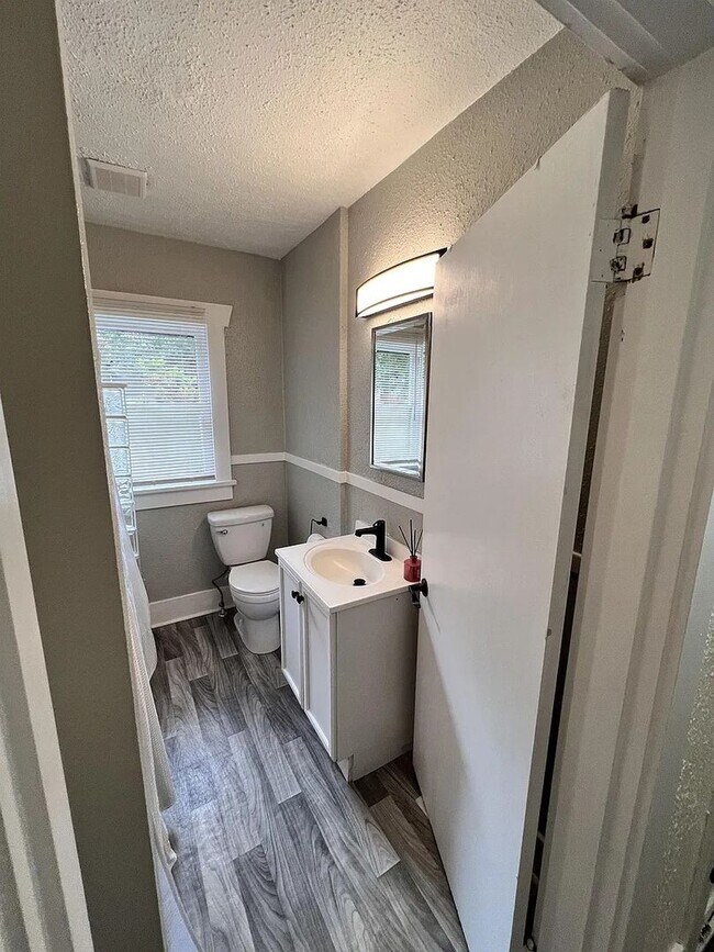 Building Photo - Beautifully Imperfect Character Craftsman Home! Eastside Olympia Home