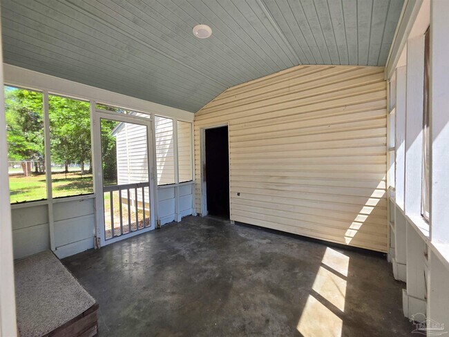 Building Photo - 35 Kennington Dr