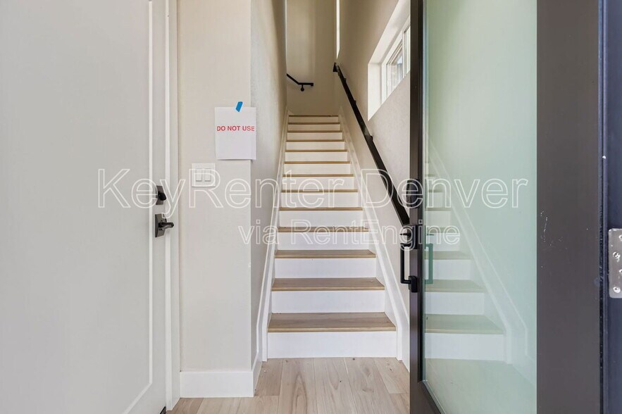 Building Photo - 4100 E Warren Ave