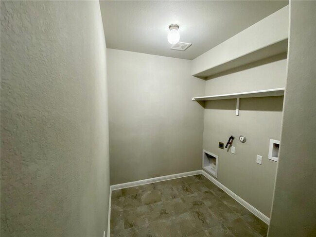 Building Photo - 120 Chickadee Cove