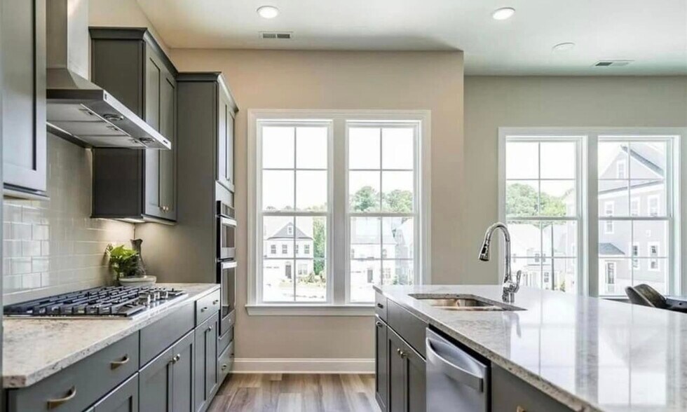 Kitchen - 310 Clementine Dr