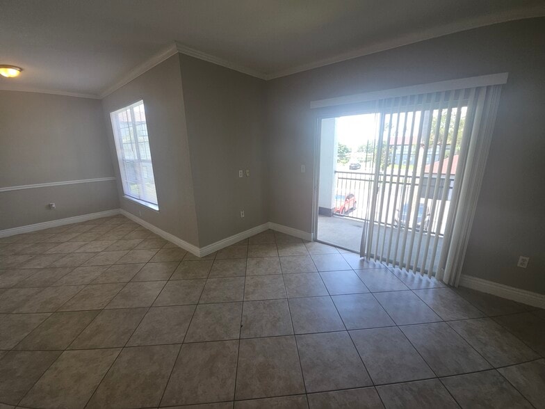 Building Photo - 3726 Palm Desert Ln