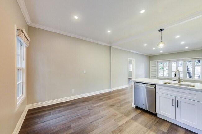 Building Photo - 297 MacArthur Blvd