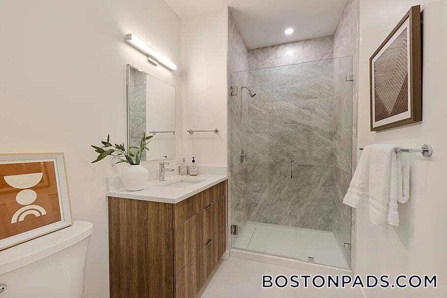 Building Photo - 87 Oxford St