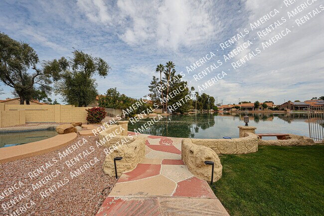 Building Photo - 532 E Stonebridge Dr