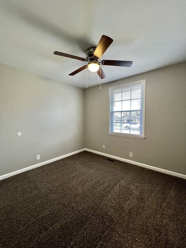 Building Photo - 105 Ambrose Dr