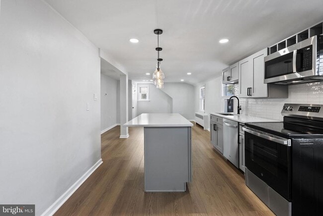 Building Photo - 821 Stanbridge St
