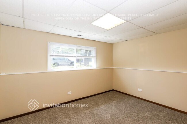 Building Photo - 833 N Elmwood Dr