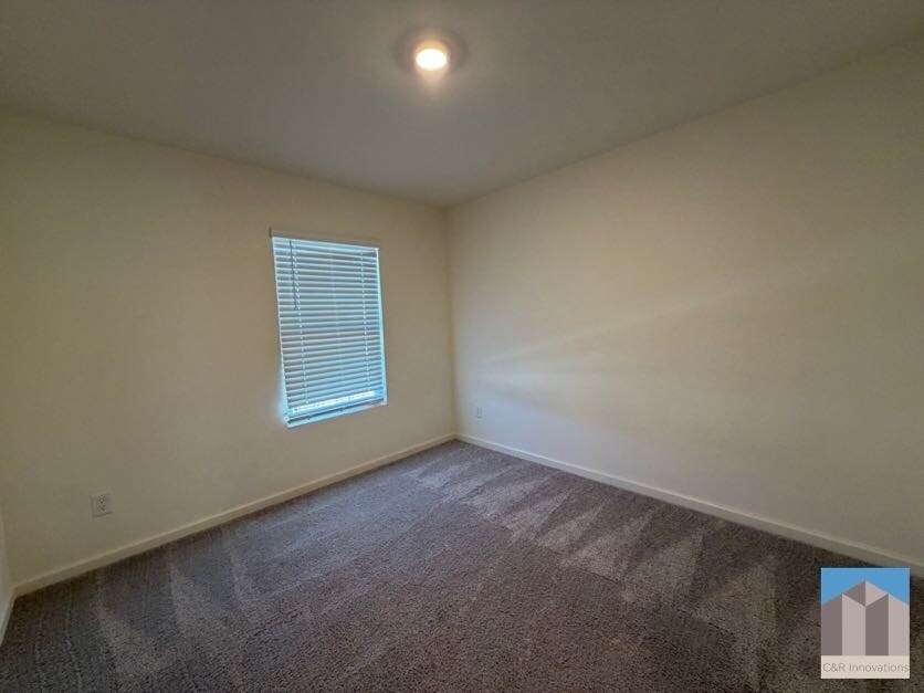 Building Photo - 3520 Condor Ct SW