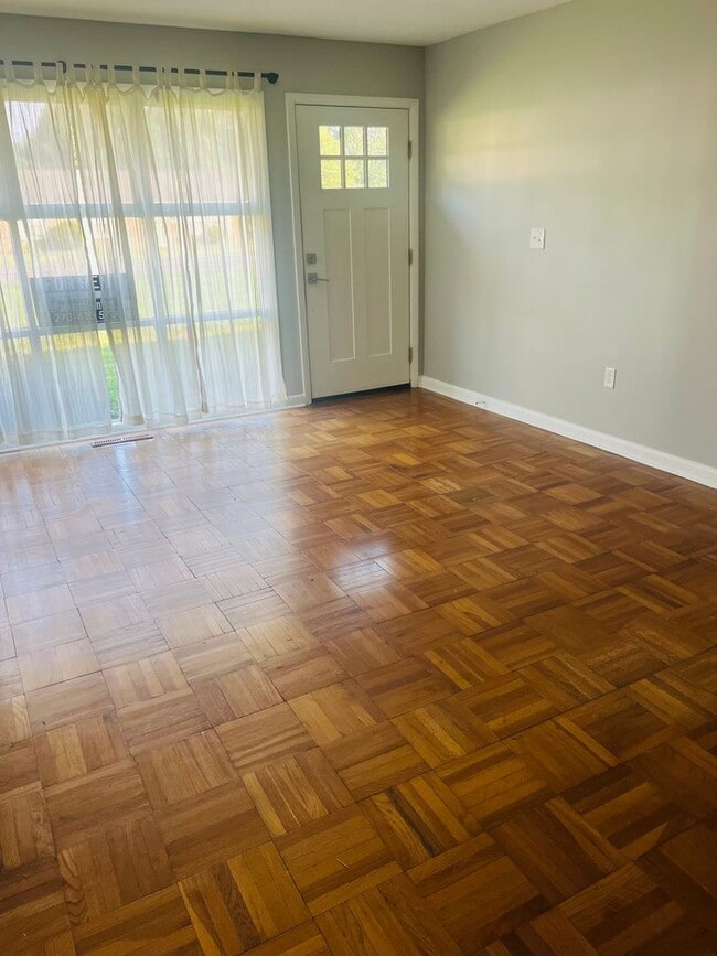 Building Photo - The Pines Place now Available - Cottage li...