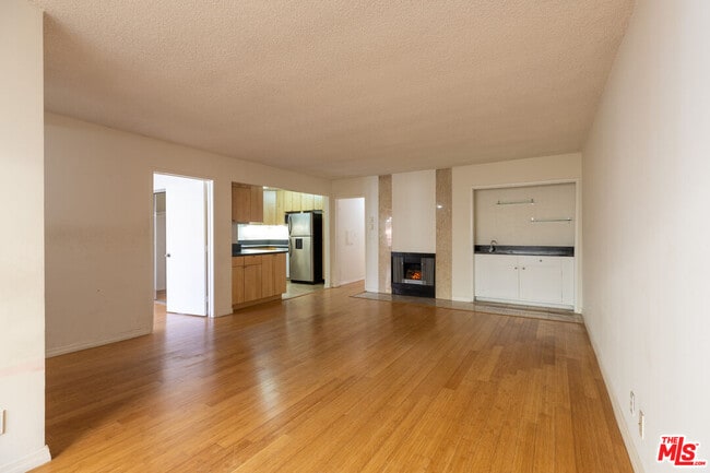 Building Photo - 1033 6th St