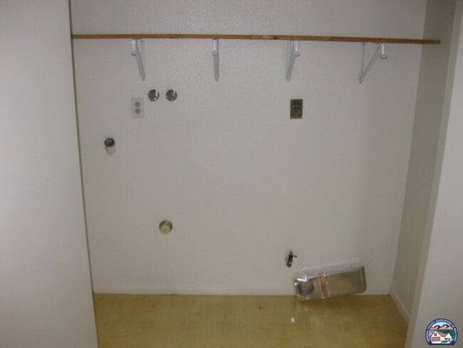 Building Photo - 1100 Rodeo Dr