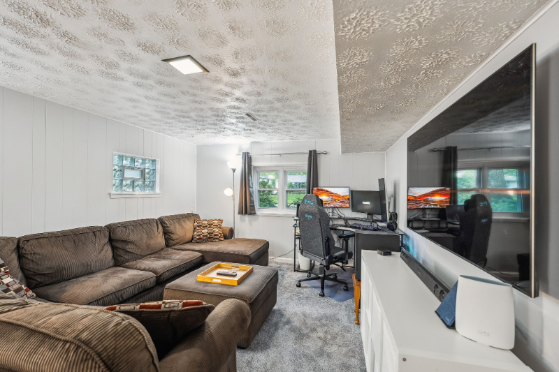 Building Photo - 6619 Red Fox Rd