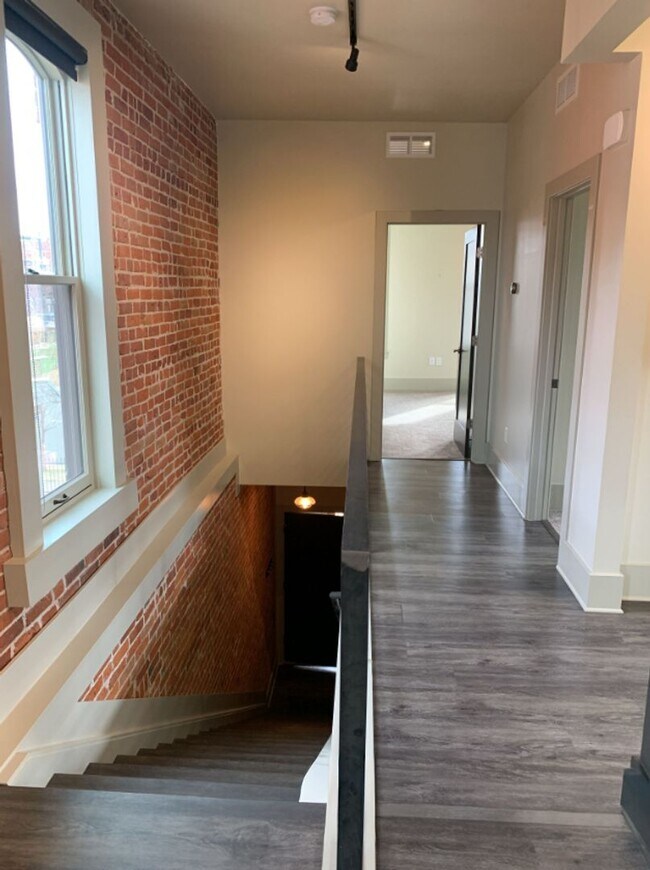 Building Photo - Newly renovated Victorian Townhome located on a quiet street in Curtis Park/RiNo