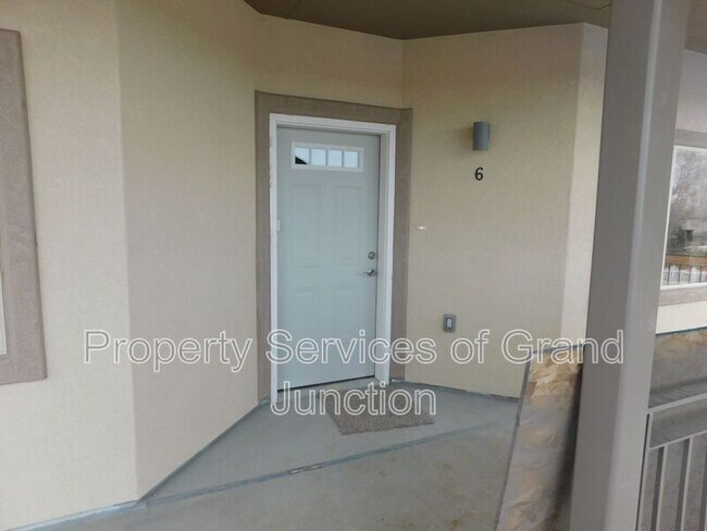 Building Photo - 658 Brookwillow Dr