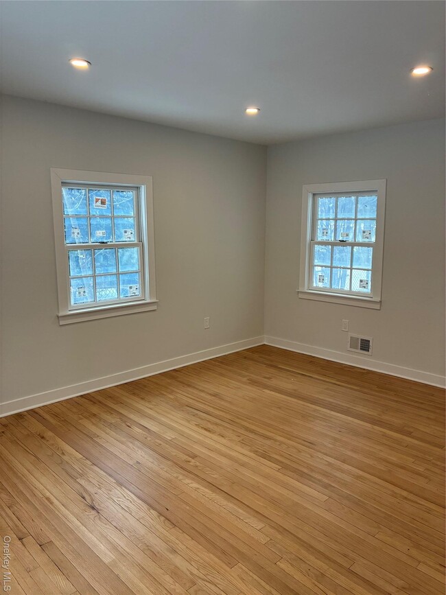 Building Photo - 204 E Shore Rd