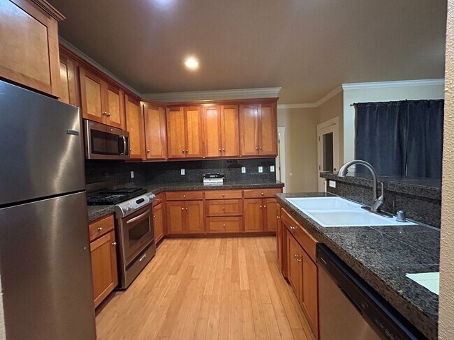 Building Photo - 2610 E 20th St