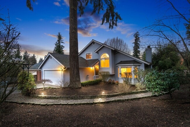 Building Photo - Beautiful 3 Bedroom Home in Bridle Trails