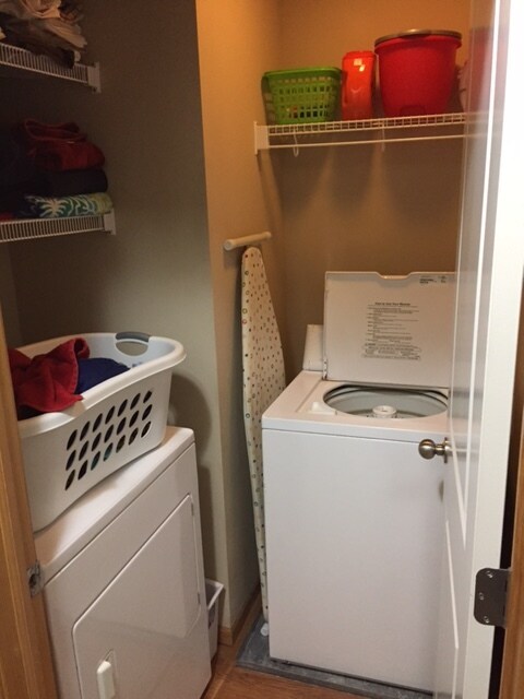 Laundry Room - 383 NE Sandalwood