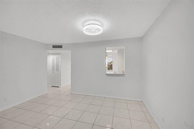 Building Photo - 14773 Cumberland Dr