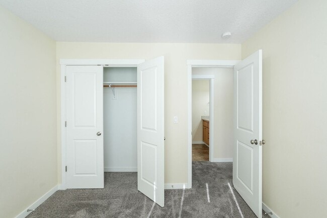 Building Photo - MOVE IN SPECIAL: HALF OFF FIRST MONTH'S RE...