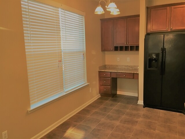 Building Photo - 715 Canyon Dr