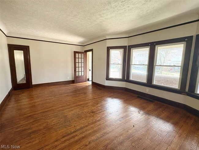 Building Photo - 245 Oakdale Ave