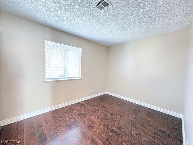 Building Photo - 4689 W Sand Creek Ave