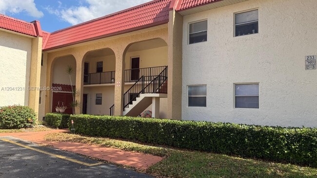 Building Photo - 237 Lake Frances Dr