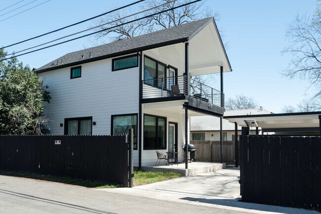 Building Photo - 5208 Evans Ave
