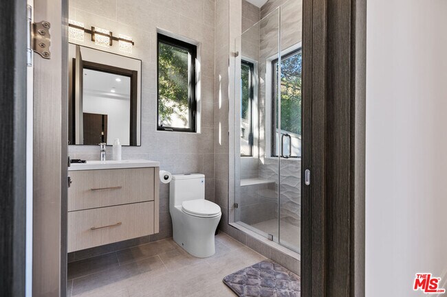 Building Photo - 6380 Meadows Ct